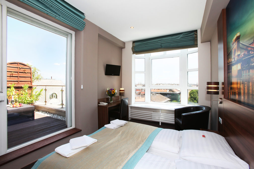 Chambre supérieure panoramique à lit double avec terrasse 2